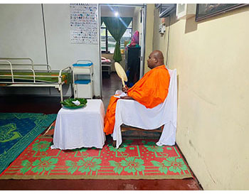 Elders home in Sri Lanka, Sujatha Elders Home, alms_giving