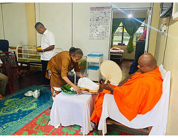 Elders home in Sri Lanka, Sujatha Elders Home, alms_giving