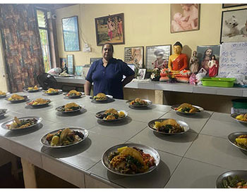 Elders home in Sri Lanka, Sujatha Elders Home, alms_giving