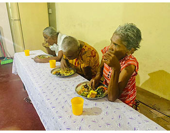 Elders home in Sri Lanka, Sujatha Elders Home, alms_giving