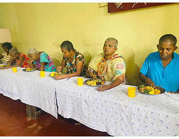 Elders home in Sri Lanka, Sujatha Elders Home, alms_giving