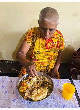 Elders home in Sri Lanka, Panadura Elders caring home, Sujatha Elders Home, alms_giving