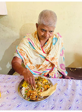 Elders home in Sri Lanka, Panadura Elders caring home, Sujatha Elders Home, alms_giving