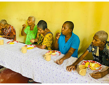 Elders home in Sri Lanka, Panadura Elders caring home, Sujatha Elders Home, alms_giving