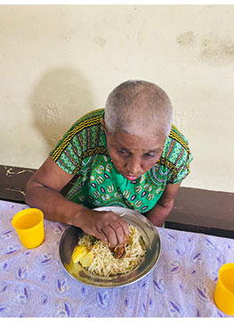 Elders home in Sri Lanka, Panadura Elders caring home, Sujatha Elders Home, alms_giving