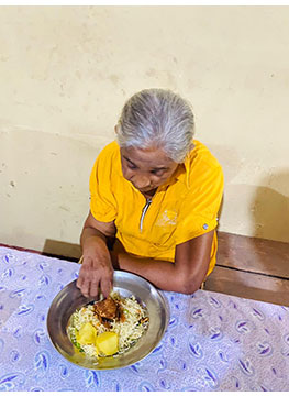Elders home in Sri Lanka, Panadura Elders caring home, Sujatha Elders Home, alms_giving