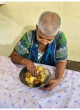 Elders home in Sri Lanka, Panadura Elders caring home, Sujatha Elders Home, alms_giving